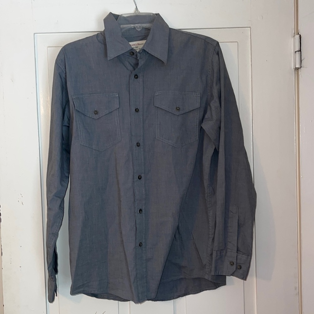 WRANGLER Jeans Co Long Sleeve button down men’s shirt -.size medium- gray